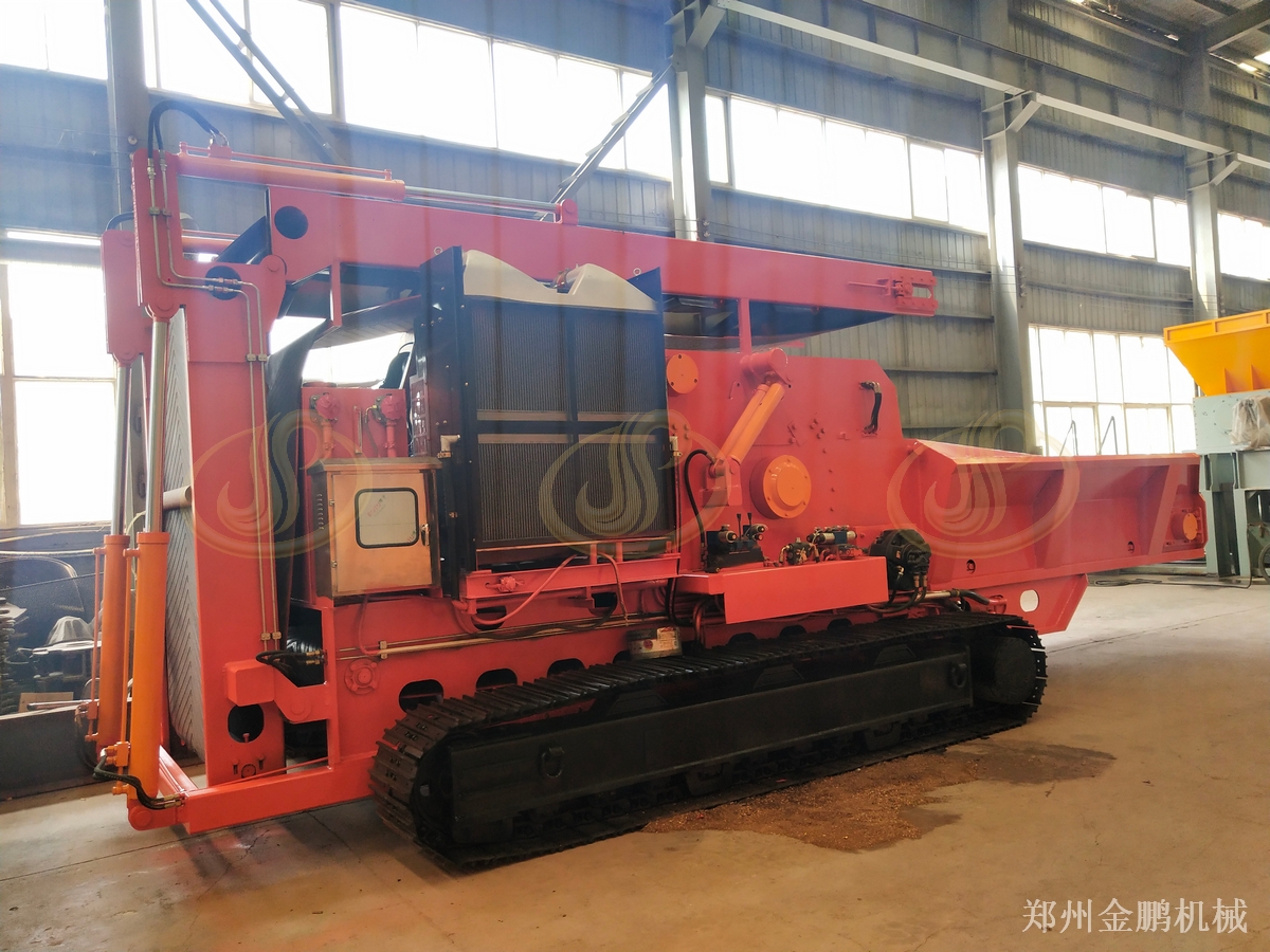 郑州金鹏大型绿化粉碎机移动作业处理绿化树枝
